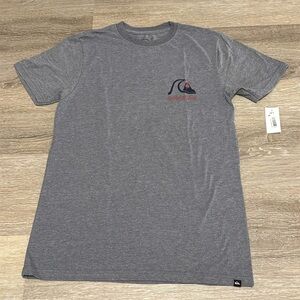 🆕 with tags Quiksilver Men’s Adult Tshirt in grey, Size Small
